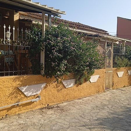 Villa Angela, Traditional Villa In The Village Agios Ioannis Peristeron  ภายนอก รูปภาพ