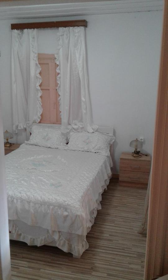 Villa Angela, Traditional Villa In The Village Agios Ioannis Peristeron  ภายนอก รูปภาพ