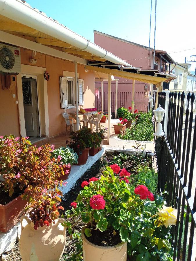Villa Angela, Traditional Villa In The Village Agios Ioannis Peristeron  ภายนอก รูปภาพ