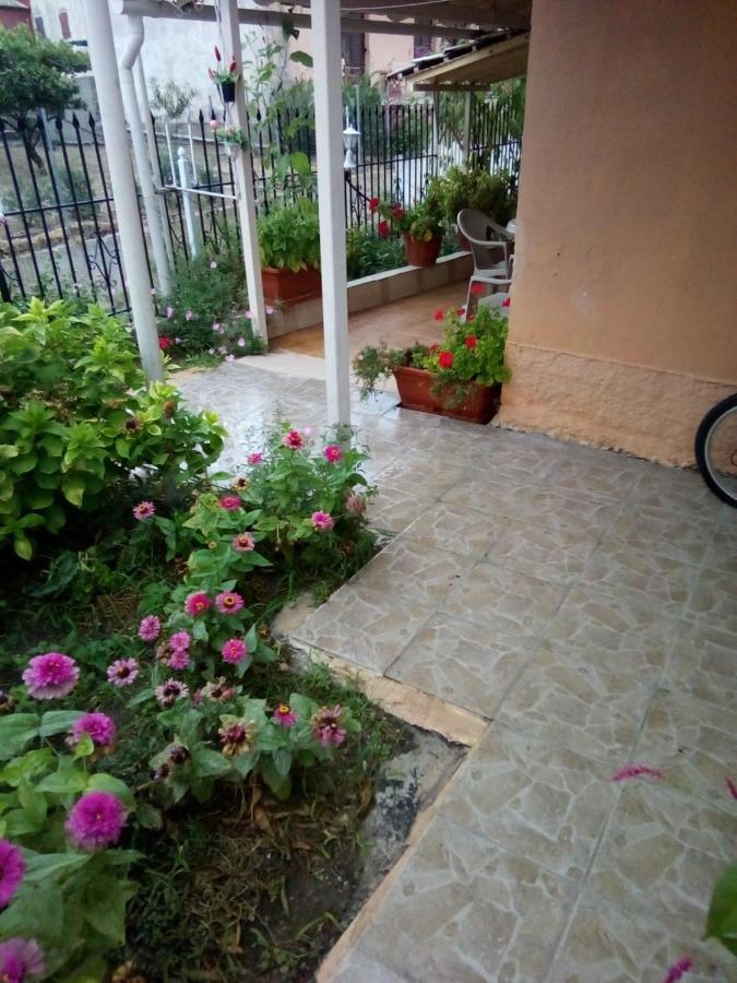 Villa Angela, Traditional Villa In The Village Agios Ioannis Peristeron  ภายนอก รูปภาพ