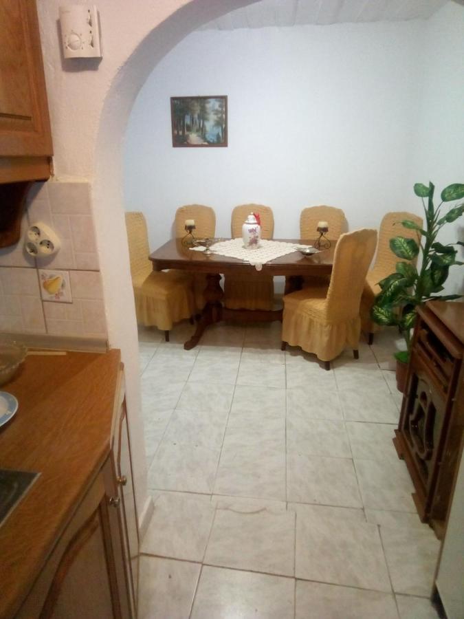 Villa Angela, Traditional Villa In The Village Agios Ioannis Peristeron  ภายนอก รูปภาพ