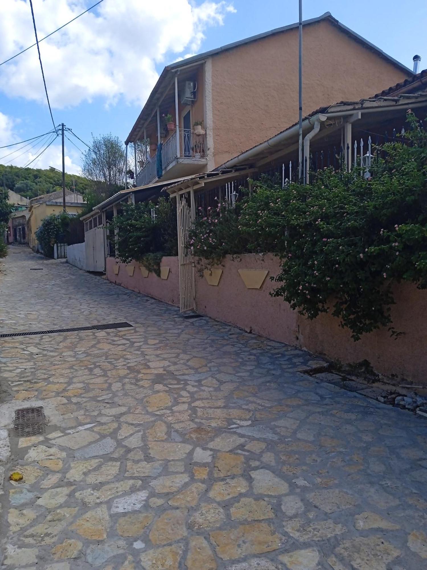 Villa Angela, Traditional Villa In The Village Agios Ioannis Peristeron  ภายนอก รูปภาพ